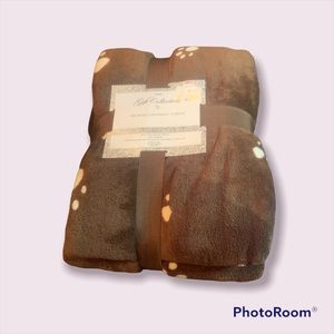 Paw print throw